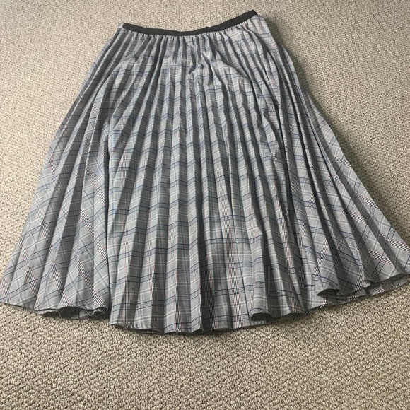 MAAC‎ London Womens Skirt Size Medium Gray Plaid Pleated Midi A-Line Pull On - Picture 5 of 11